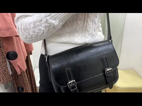 ❤️ Masturbim publik i kurvës së re FeralBerry me një dildo në dhomën e montimit ️ Video e ndyrë tek ne sq.techkoala.top ❌❤